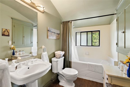 62 Obed Ave, Saanich, BC 
