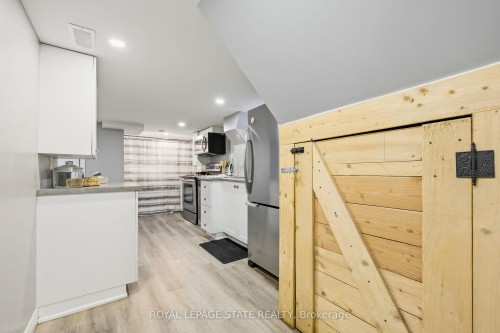 624 Upper Ottawa Street, Hamilton, ON - Indoor Photo Showing Kitchen