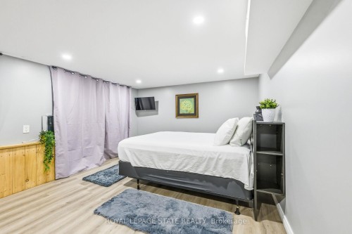 624 Upper Ottawa Street, Hamilton, ON - Indoor Photo Showing Bedroom