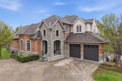 107-16 Bonnell Crescent  Aurora, ON L4G 7S8