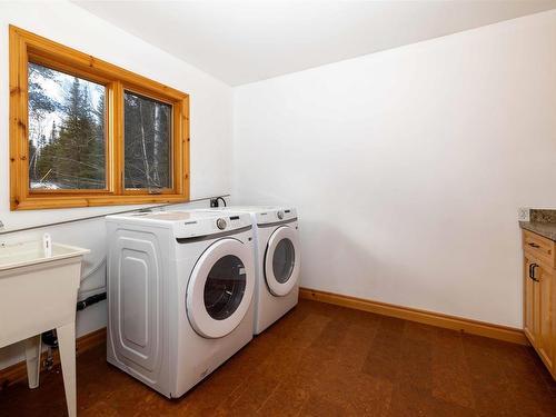 477 Highway 586, Thunder Bay, ON - Indoor Photo Showing Laundry Room