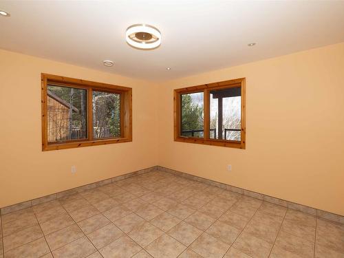 477 Highway 586, Thunder Bay, ON - Indoor Photo Showing Other Room