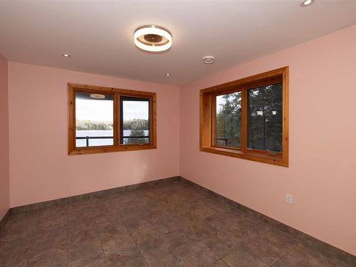 477 Highway 586, Thunder Bay, ON - Indoor Photo Showing Other Room