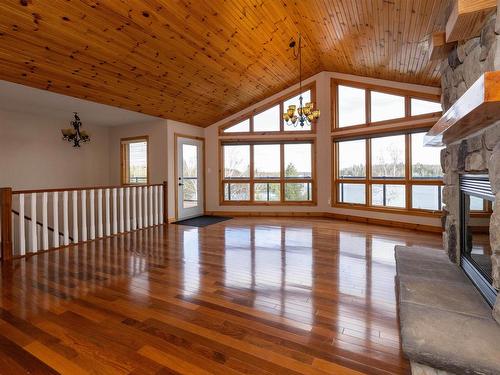 477 Highway 586, Thunder Bay, ON - Indoor Photo Showing Other Room