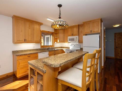 477 Highway 586, Thunder Bay, ON - Indoor Photo Showing Kitchen With Double Sink