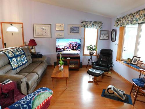 68 Plummer Road, Eagle River, ON - Indoor Photo Showing Living Room