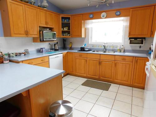 68 Plummer Road, Eagle River, ON - Indoor Photo Showing Kitchen With Double Sink