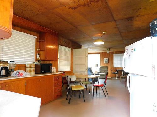 150 White Wing Road, Ear Falls, ON - Indoor Photo Showing Dining Room