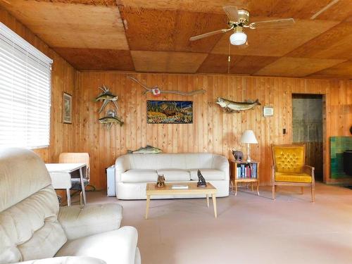 150 White Wing Road, Ear Falls, ON - Indoor Photo Showing Living Room
