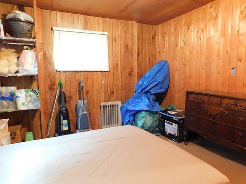 150 White Wing Road, Ear Falls, ON - Indoor Photo Showing Bedroom