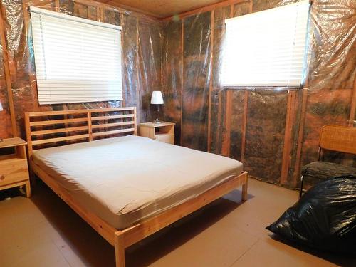 150 White Wing Road, Ear Falls, ON - Indoor Photo Showing Bedroom