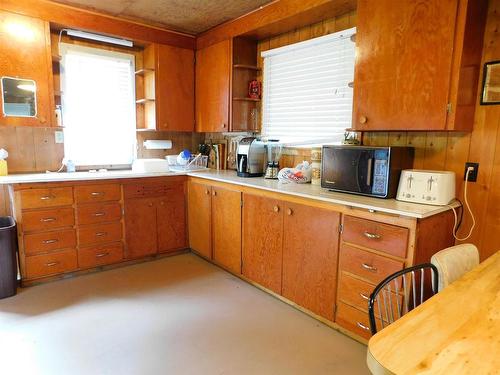 150 White Wing Road, Ear Falls, ON - Indoor Photo Showing Kitchen