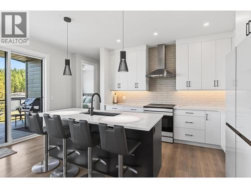 1936 Northern Flicker Court, Kelowna, BC - Indoor Photo Showing Kitchen With Upgraded Kitchen