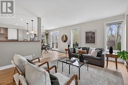 Living Room - 19 Garbutt Crescent, Collingwood, ON - Indoor Photo Showing Living Room