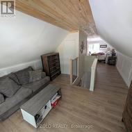 369 Athol St E sitting area - 