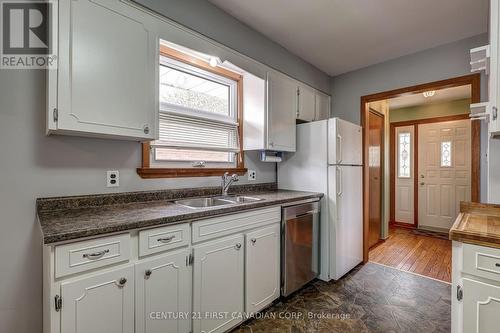 12 Rosemount Crescent, St. Thomas, ON - Indoor Photo Showing Kitchen With Double Sink