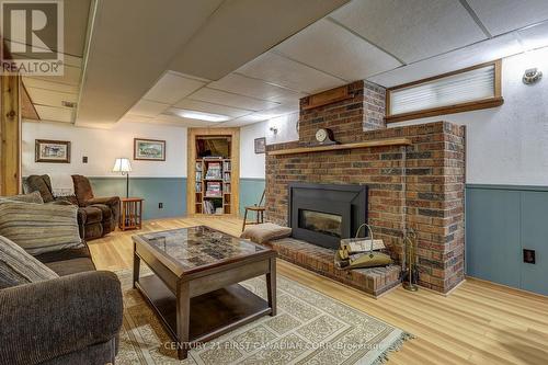 12 Rosemount Crescent, St. Thomas, ON - Indoor Photo Showing Living Room With Fireplace