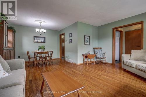12 Rosemount Crescent, St. Thomas, ON - Indoor Photo Showing Living Room