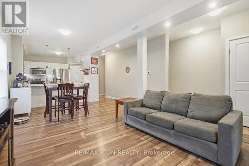 67 Elysian Street, St. Thomas, ON - Indoor Photo Showing Living Room