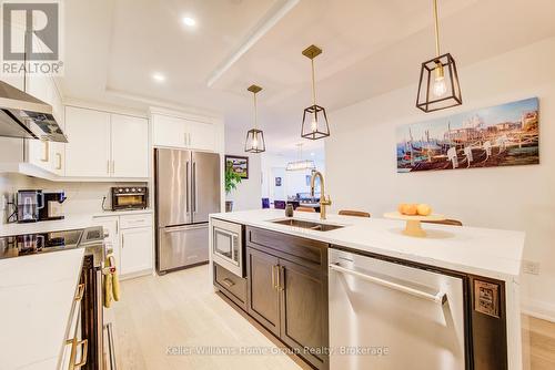 1201 - 71 Wyndham Street S, Guelph (St. Patrick'S Ward), ON - Indoor Photo Showing Kitchen With Double Sink