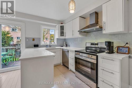 5349 Bullrush Drive, Mississauga, ON - Indoor Photo Showing Kitchen