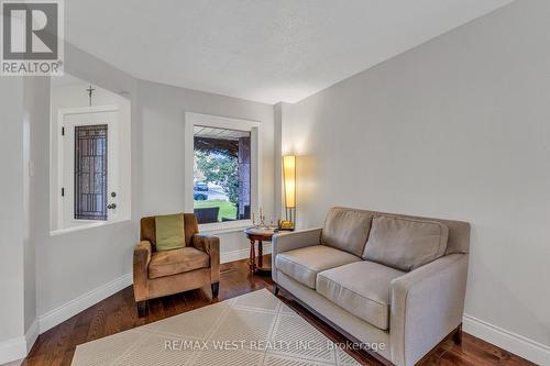 5349 Bullrush Drive, Mississauga, ON - Indoor Photo Showing Living Room