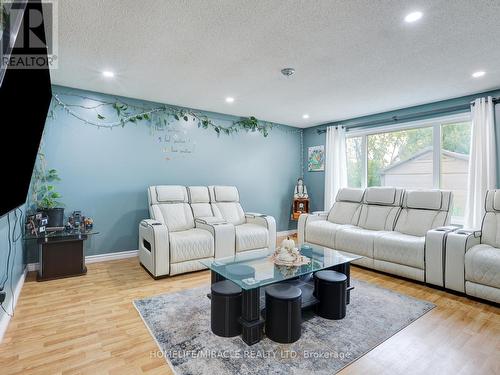128 Macatee Place S, Cambridge, ON - Indoor Photo Showing Living Room