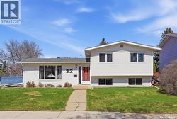 32 Richmond CRESCENT  Saskatoon, SK S7K 1A8