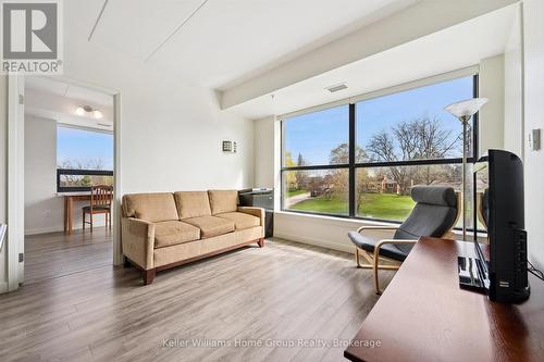 406 - 1219 Gordon Street, Guelph (Kortright West), ON - Indoor Photo Showing Living Room