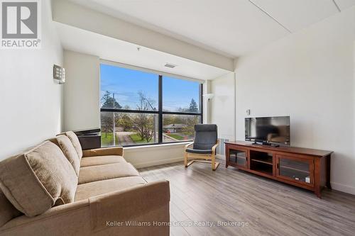 406 - 1219 Gordon Street, Guelph (Kortright West), ON - Indoor Photo Showing Living Room