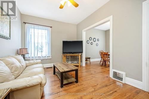 122 Cedar Street, Cambridge, ON - Indoor Photo Showing Living Room