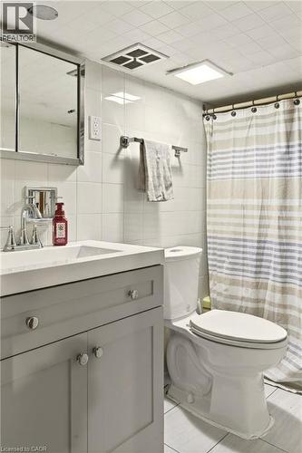 181 Simcoe Street E, Hamilton, ON - Indoor Photo Showing Bathroom