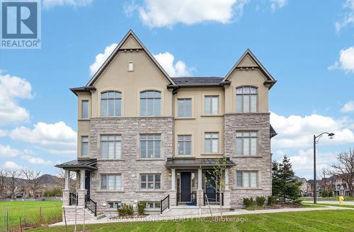 3 FERNHILL LANE  Markham, ON L6C 0Y5