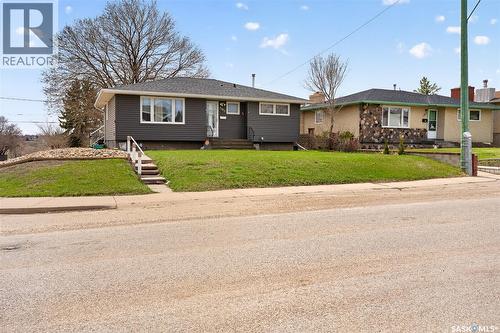 1303 Athabasca STREET W  Moose Jaw, SK S6H 6C8