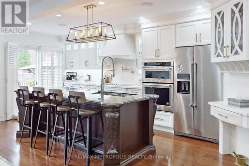 14 Piazza Crescent, Vaughan, ON - Indoor Photo Showing Kitchen With Upgraded Kitchen