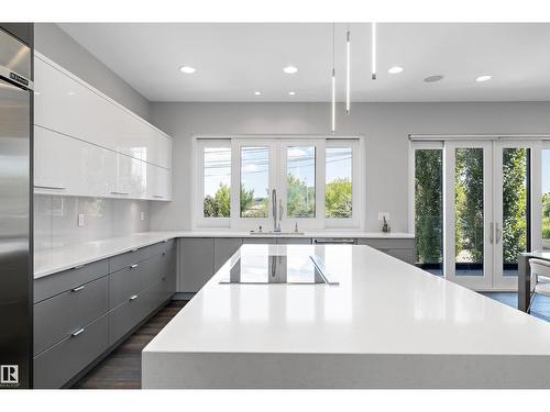 9509 99B St Nw, Edmonton, AB - Indoor