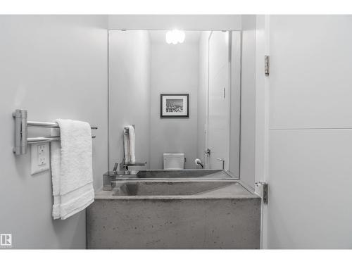 9509 99B St Nw, Edmonton, AB - Indoor