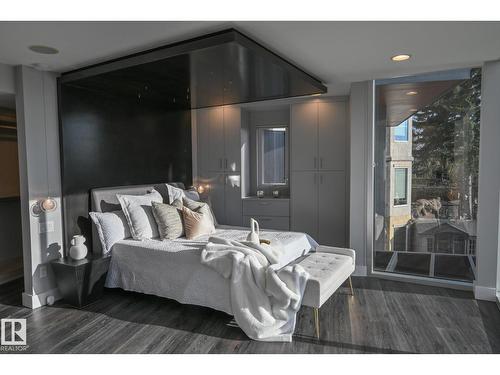 9509 99B St Nw, Edmonton, AB - Indoor Photo Showing Bedroom