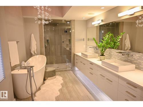 9509 99B St Nw, Edmonton, AB - Indoor Photo Showing Bathroom