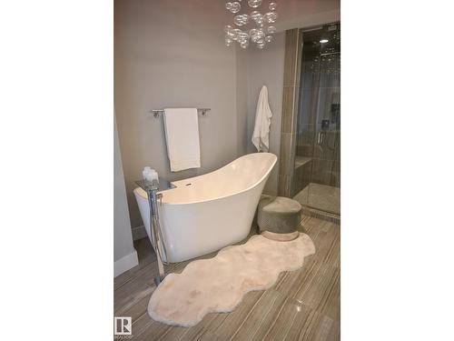 9509 99B St Nw, Edmonton, AB - Indoor Photo Showing Bathroom