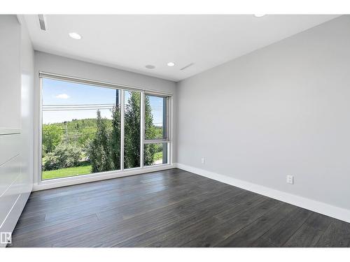 9509 99B St Nw, Edmonton, AB - Indoor Photo Showing Other Room