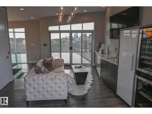 9509 99B St Nw, Edmonton, AB - Indoor