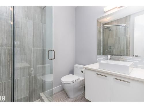 9509 99B St Nw, Edmonton, AB - Indoor Photo Showing Bathroom