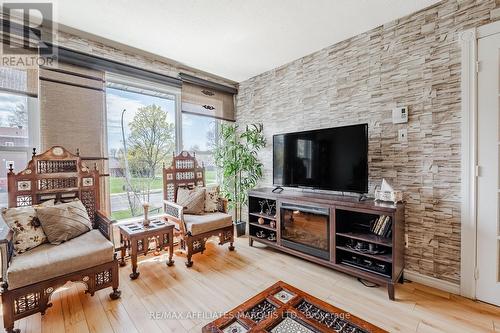 812 Glengarry Boulevard, Cornwall, ON - Indoor Photo Showing Living Room