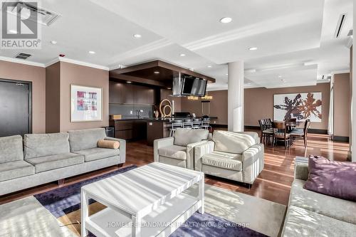 314B - 21 Upper Duke Crescent, Markham, ON - Indoor Photo Showing Living Room