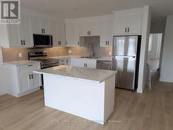 UPPER - 272 LAKESHORE ROAD E  Mississauga, ON L5G 1H1