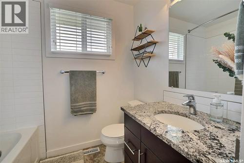 110 Fulton Drive, Regina, SK - Indoor Photo Showing Bathroom