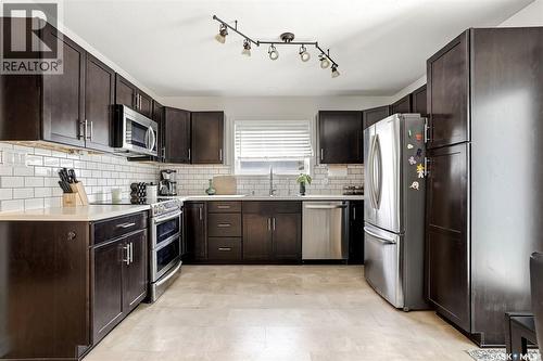 12 Fox Glove Crescent, Regina, SK - Indoor Photo Showing Kitchen With Stainless Steel Kitchen With Upgraded Kitchen