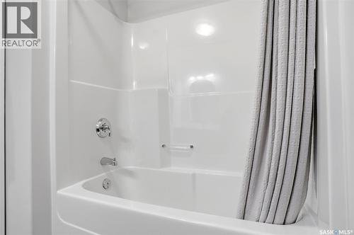 157 4100 Sandhill Crescent, Regina, SK - Indoor Photo Showing Bathroom