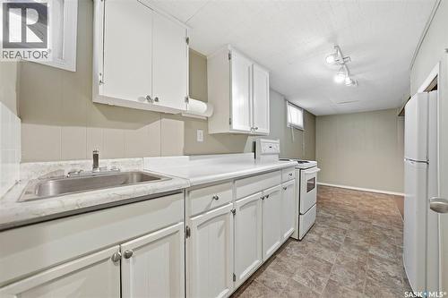 1117 15Th Street E, Saskatoon, SK - Indoor Photo Showing Kitchen